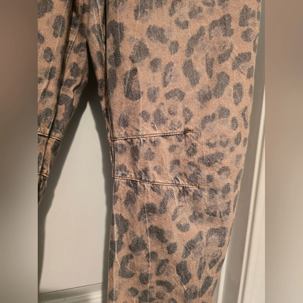 We The Free Leopard Print Barrel Jeans - Brown and Black SIZE 31 SIZE 10 - Picture 5 of 6